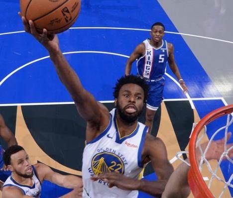 从领先24分到被1分绝杀 科尔杂耍式换人玩崩勇士